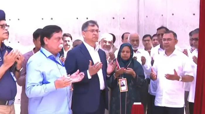 ওসমানী উদ্যানে ‘জুলাই স্মৃতিস্তম্ভ’ উদ্বোধন করলেন প্রধানমন্ত্রী