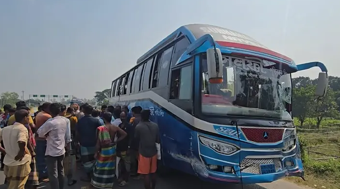 মানিকগঞ্জে ইজিবাইকে যাত্রীবাহী বাসের ধাক্কা, নিহত ২