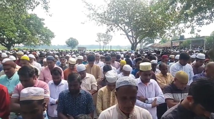 একসঙ্গে চিরনিদ্রায় শায়িত বজ্রপাতে নিহত পাবনার ৬ জন